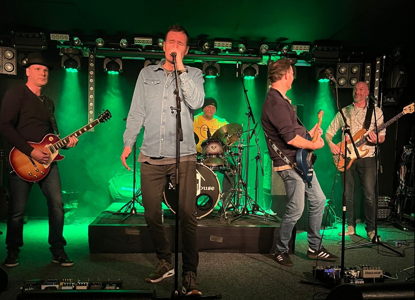 The Greex live